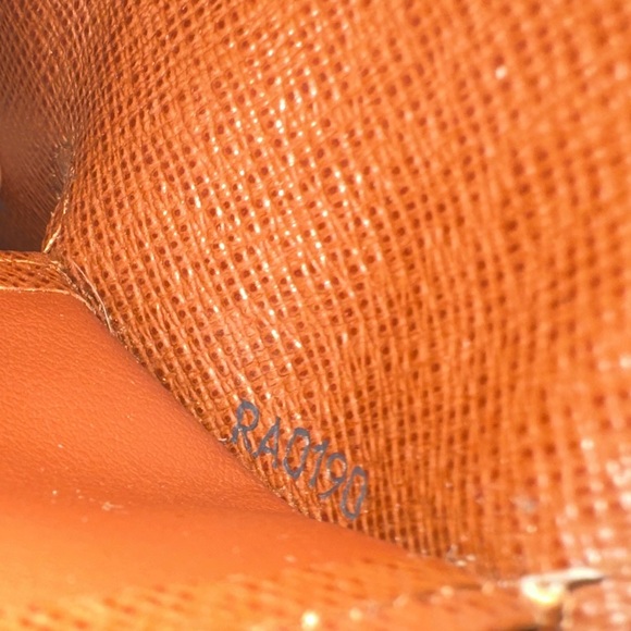 RARE Louis Vuitton Vintage Monogram Multicles Key Holder - Picture 13 of 13